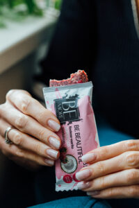 Be Beautiful kookose-vaarika toorbatoon - 16tk