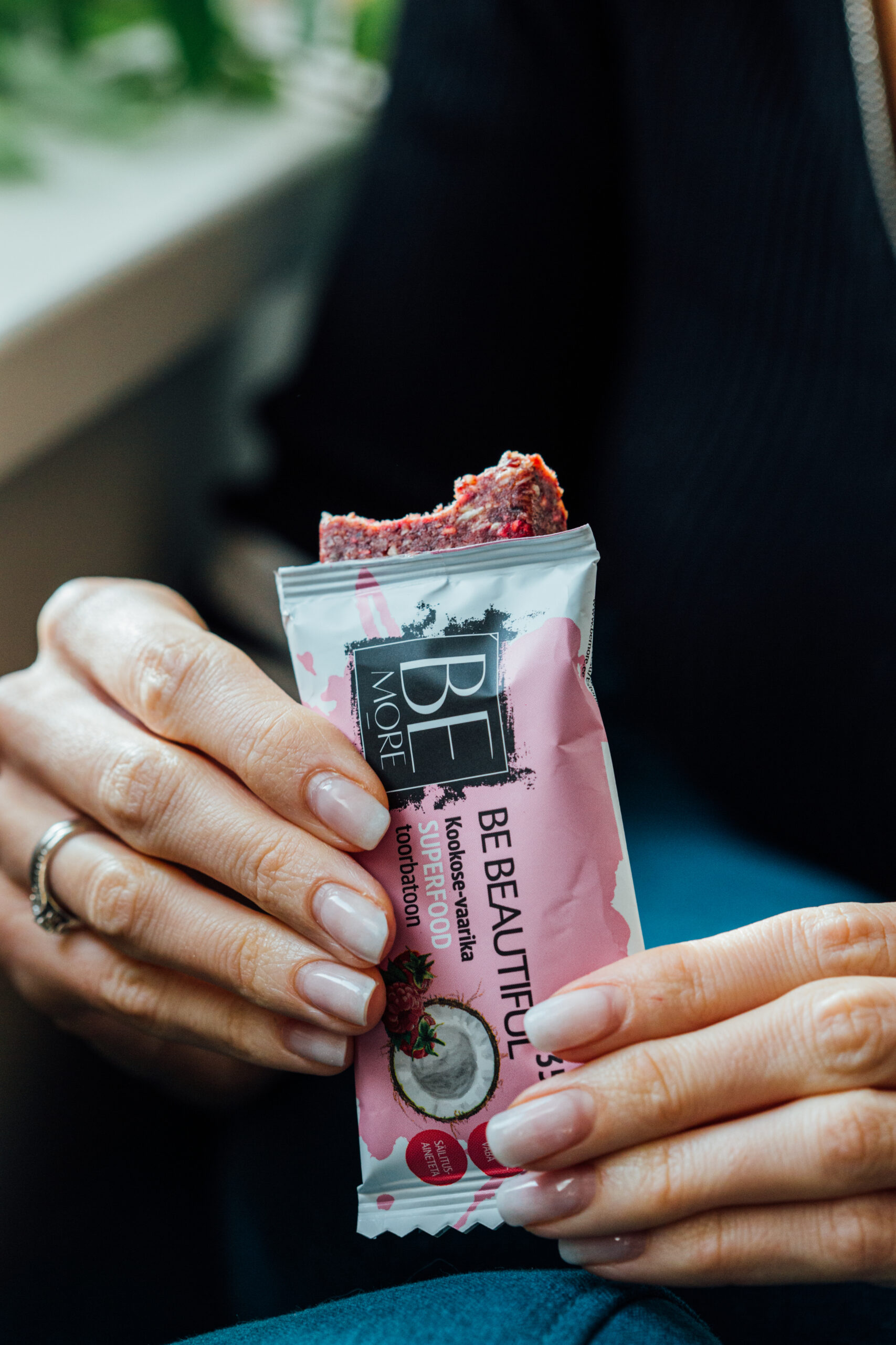 Be Beautiful kookose-vaarika toorbatoon - 16tk