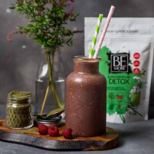 Detox smoothie with raspberries